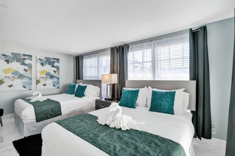 Casa en venta en Deerfield Beach, Florida, 4 dormitorios, 179.67 m2 № 2011668 - foto 18