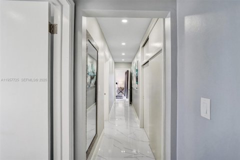 Casa en venta en Deerfield Beach, Florida, 4 dormitorios, 179.67 m2 № 2011668 - foto 28