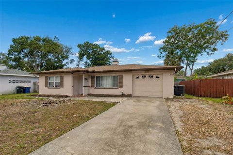 House in Clearwater, Florida 2 bedrooms, 127.37 sq.m. № 2094530