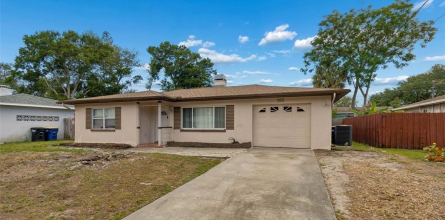 House in Clearwater, Florida 2 bedrooms, 127.37 sq.m. № 2094530