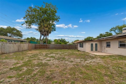 House in Clearwater, Florida 2 bedrooms, 127.37 sq.m. № 2094530 - photo 25