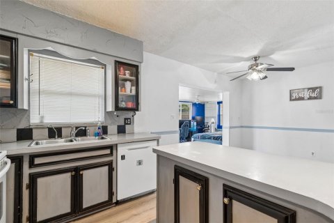 House in Clearwater, Florida 2 bedrooms, 127.37 sq.m. № 2094530 - photo 13