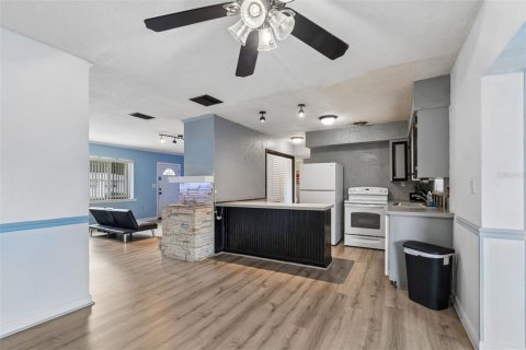 House in Clearwater, Florida 2 bedrooms, 127.37 sq.m. № 2094530 - photo 10