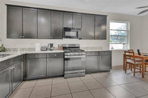 House in DeLand, Florida 3 bedrooms, 153.29 sq.m. № 1508119 - photo 10