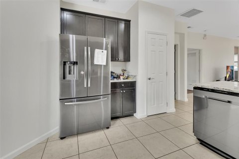 House in DeLand, Florida 3 bedrooms, 153.29 sq.m. № 1508119 - photo 12