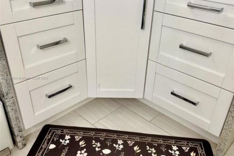 Купить виллу или дом в Мирамар, Флорида 5 спален, 244.98м2, № 1925098 - фото 17