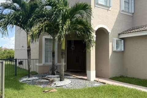 Купить виллу или дом в Мирамар, Флорида 5 спален, 244.98м2, № 1925098 - фото 4