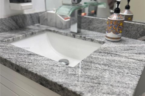 Купить виллу или дом в Мирамар, Флорида 5 спален, 244.98м2, № 1925098 - фото 15