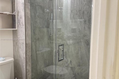 Купить виллу или дом в Мирамар, Флорида 5 спален, 244.98м2, № 1925098 - фото 14