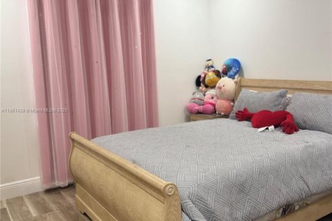 Купить виллу или дом в Мирамар, Флорида 5 спален, 244.98м2, № 1925098 - фото 9