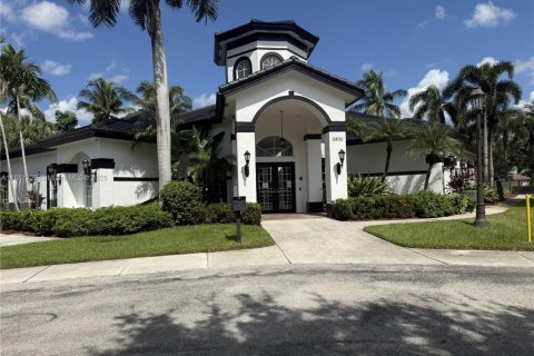 Купить виллу или дом в Мирамар, Флорида 5 спален, 244.98м2, № 1925098 - фото 22