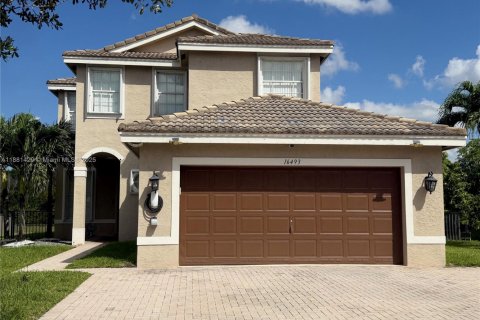 Купить виллу или дом в Мирамар, Флорида 5 спален, 244.98м2, № 1925098 - фото 2