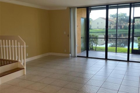 Copropriété à louer à Coconut Creek, Floride: 2 chambres, 112.69 m2 № 1941076 - photo 3