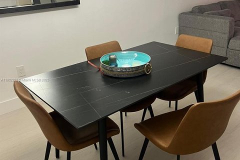 Condominio en venta en Sunny Isles Beach, Florida, 2 dormitorios, 84.26 m2 № 1941579 - foto 4