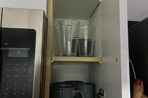 Condominio en venta en Sunny Isles Beach, Florida, 2 dormitorios, 84.26 m2 № 1941579 - foto 10