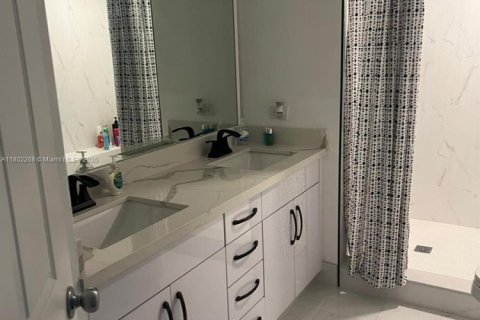 Condominio en venta en Sunny Isles Beach, Florida, 2 dormitorios, 84.26 m2 № 1941579 - foto 18