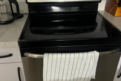 Condominio en venta en Sunny Isles Beach, Florida, 2 dormitorios, 84.26 m2 № 1941579 - foto 7