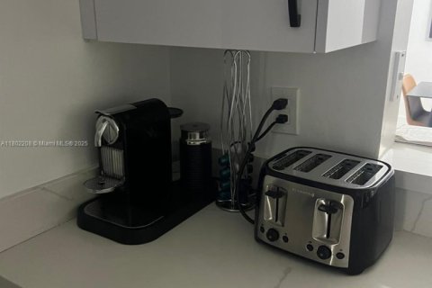 Condominio en venta en Sunny Isles Beach, Florida, 2 dormitorios, 84.26 m2 № 1941579 - foto 13