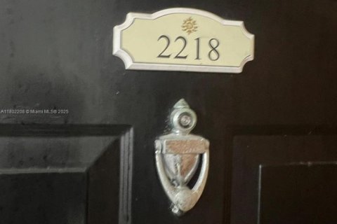 Condominio en Sunny Isles Beach, Florida, 2 dormitorios  № 1941579