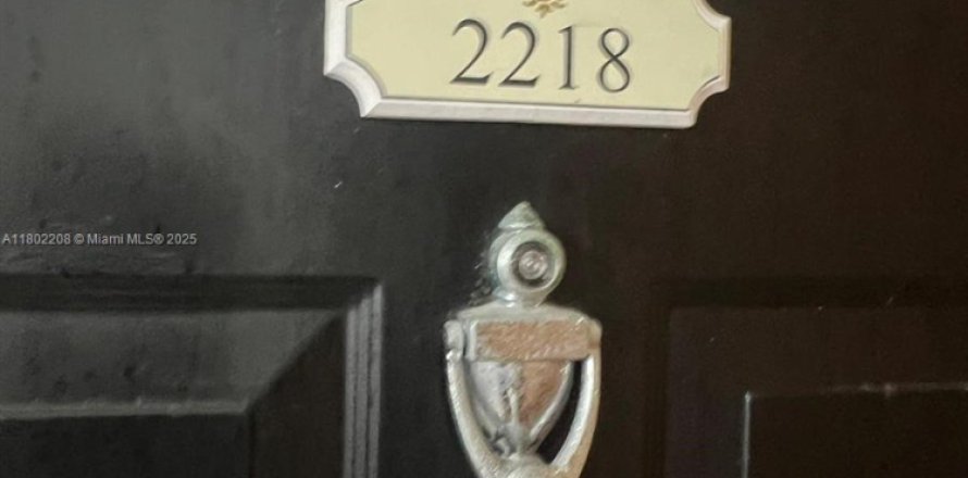 Condominio en Sunny Isles Beach, Florida, 2 dormitorios  № 1941579