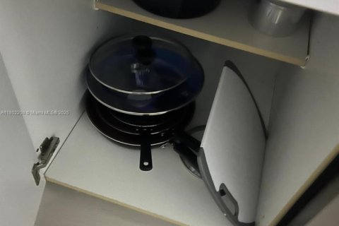 Condominio en venta en Sunny Isles Beach, Florida, 2 dormitorios, 84.26 m2 № 1941579 - foto 11