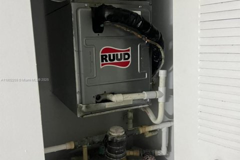 Condominio en venta en Sunny Isles Beach, Florida, 2 dormitorios, 84.26 m2 № 1941579 - foto 17