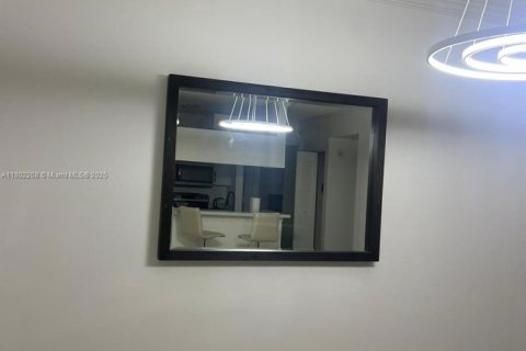 Condominio en venta en Sunny Isles Beach, Florida, 2 dormitorios, 84.26 m2 № 1941579 - foto 3