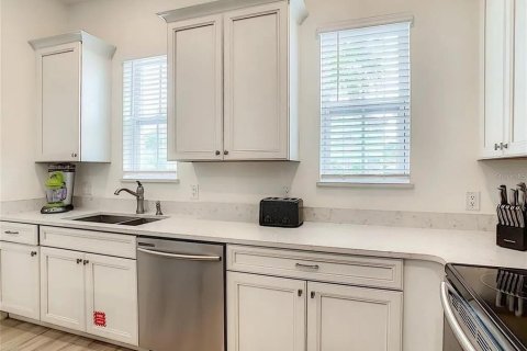 House in Kissimmee, Florida 3 bedrooms, 145.3 sq.m. № 2395937 - photo 10