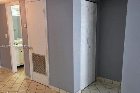 Copropriété à vendre à Lauderhill, Floride: 1 chambre, 86.21 m2 № 2049901 - photo 9