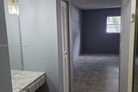 Copropriété à vendre à Lauderhill, Floride: 1 chambre, 86.21 m2 № 2049901 - photo 2