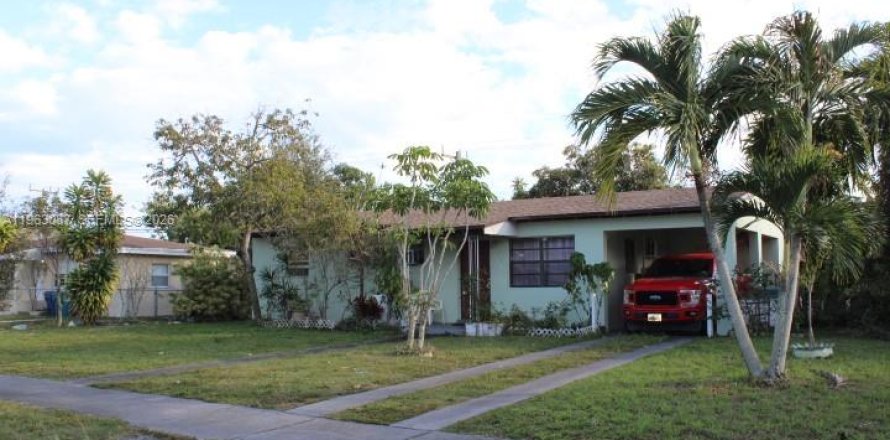Villa ou maison à Miami Gardens, Floride 3 chambres, 91.79 m2 № 2023893