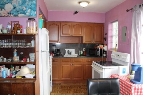 Villa ou maison à vendre à Miami Gardens, Floride: 3 chambres, 91.79 m2 № 2023893 - photo 4