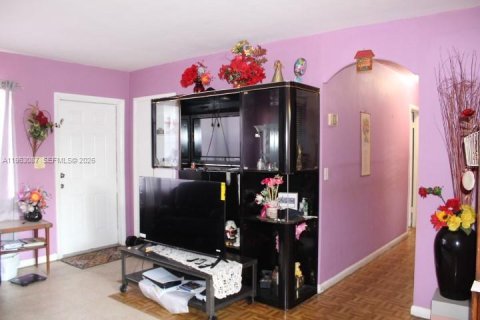 Villa ou maison à vendre à Miami Gardens, Floride: 3 chambres, 91.79 m2 № 2023893 - photo 3