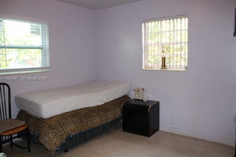 Villa ou maison à vendre à Miami Gardens, Floride: 3 chambres, 91.79 m2 № 2023893 - photo 8