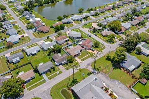 House in Holiday, Florida 3 bedrooms, 101.08 sq.m. № 1911379 - photo 29