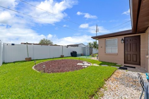 House in Holiday, Florida 3 bedrooms, 101.08 sq.m. № 1911379 - photo 21