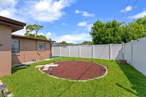 House in Holiday, Florida 3 bedrooms, 101.08 sq.m. № 1911379 - photo 23