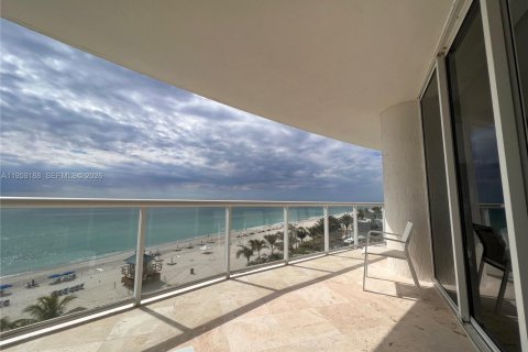 Condominio en alquiler en Sunny Isles Beach, Florida, 3 dormitorios, 205.31 m2 № 2023845 - foto 3