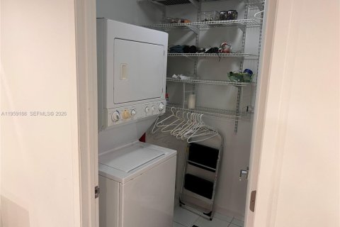 Condominio en alquiler en Sunny Isles Beach, Florida, 3 dormitorios, 205.31 m2 № 2023845 - foto 28