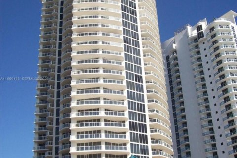 Condominio en Sunny Isles Beach, Florida, 3 dormitorios  № 2023845