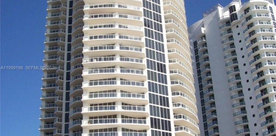 Condominio en Sunny Isles Beach, Florida, 3 dormitorios № 2023845