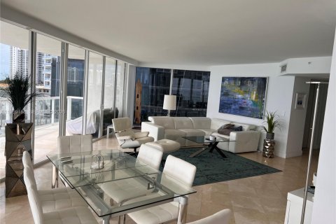 Condominio en alquiler en Sunny Isles Beach, Florida, 3 dormitorios, 205.31 m2 № 2023845 - foto 16