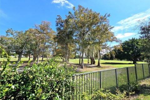 House in Tamarac, Florida 5 bedrooms, 265.7 sq.m. № 1944934 - photo 8
