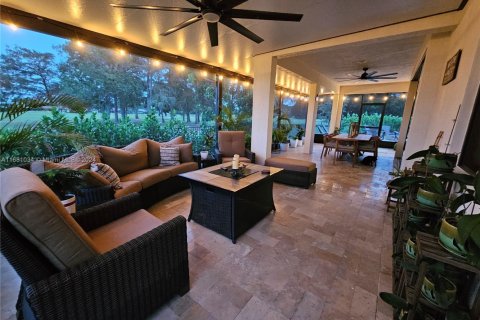 House in Tamarac, Florida 5 bedrooms, 265.7 sq.m. № 1944934 - photo 5