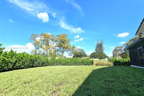 House in Tamarac, Florida 5 bedrooms, 265.7 sq.m. № 1944934 - photo 9