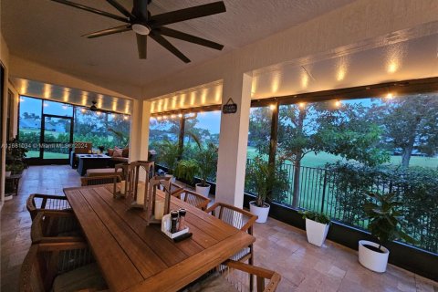House in Tamarac, Florida 5 bedrooms, 265.7 sq.m. № 1944934 - photo 6