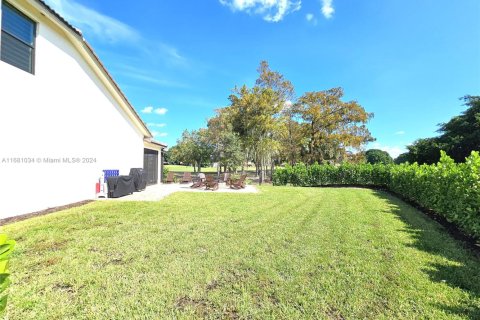 House in Tamarac, Florida 5 bedrooms, 265.7 sq.m. № 1944934 - photo 10