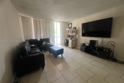 Condominio en venta en Miami, Florida, 1 dormitorio, 76.74 m2 № 1863780 - foto 2