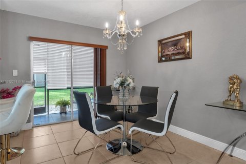 Condo in Miami, Florida, 2 bedrooms  № 1761835 - photo 13