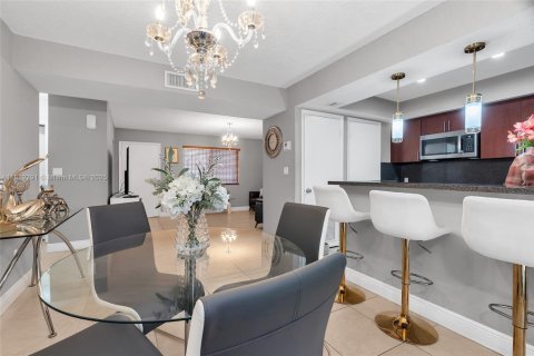 Condo in Miami, Florida, 2 bedrooms  № 1761835 - photo 14